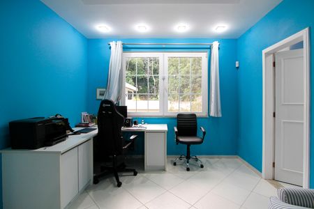 Casa de condomínio à venda com 1700m², 4 quartos e 3 vagasSuíte