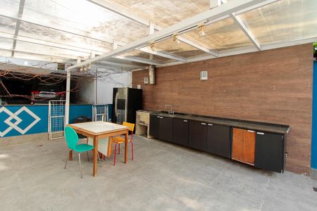 Casa de condomínio à venda com 1700m², 4 quartos e 3 vagasQuintal 