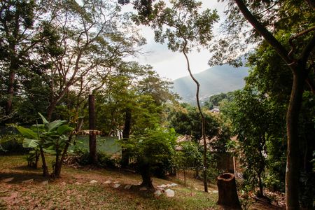 Casa de condomínio à venda com 1700m², 4 quartos e 3 vagasQuintal dos fundos