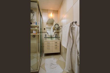 Casa de condomínio à venda com 1700m², 4 quartos e 3 vagasBanheiro Suíte 2