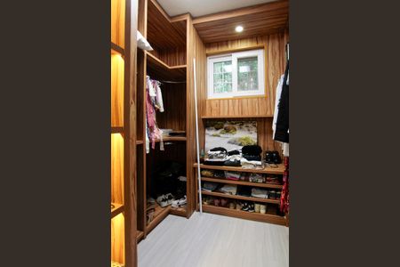 Casa de condomínio à venda com 1700m², 4 quartos e 3 vagasCloset Suíte