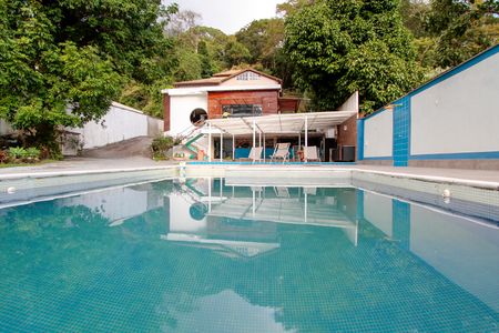 Casa de condomínio à venda com 1700m², 4 quartos e 3 vagasQuintal 