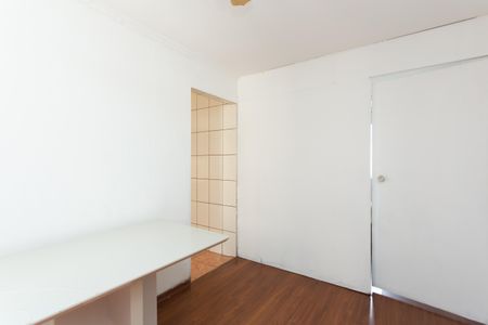 Sala  de apartamento para alugar com 3 quartos, 57m² em Conjunto Residencial José Bonifácio, São Paulo