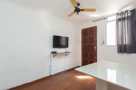 Sala  de apartamento para alugar com 3 quartos, 57m² em Conjunto Residencial José Bonifácio, São Paulo