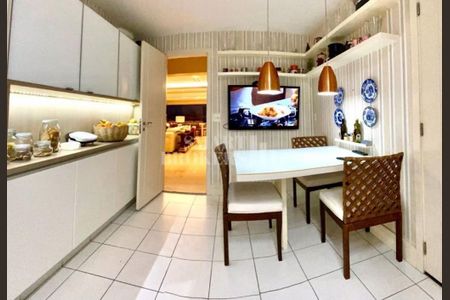 Apartamento à venda com 213m², 4 quartos e 3 vagas