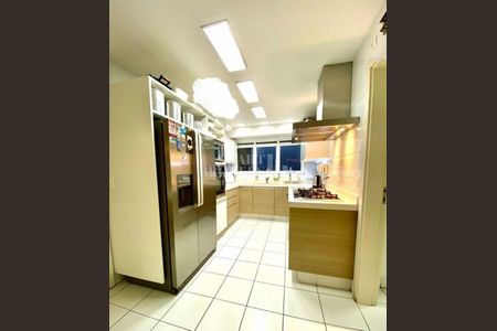 Apartamento à venda com 213m², 4 quartos e 3 vagas