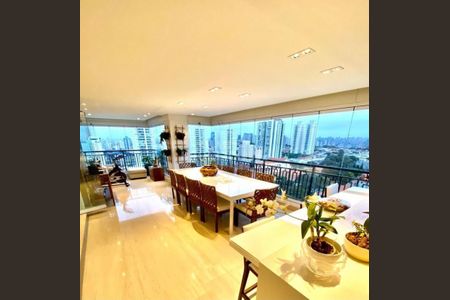 Apartamento à venda com 213m², 4 quartos e 3 vagas