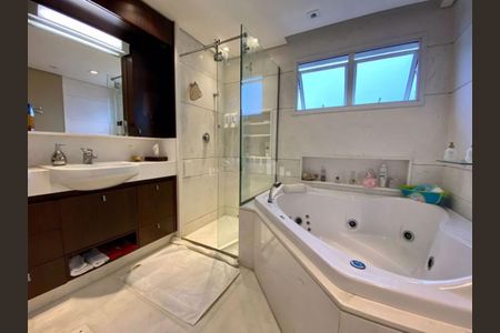 Apartamento à venda com 213m², 4 quartos e 3 vagas