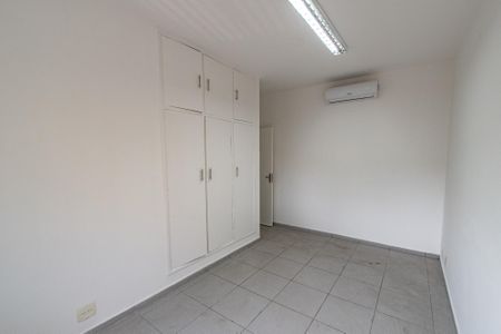 Casa à venda com 137m², 8 quartos e 6 vagasQuarto 3