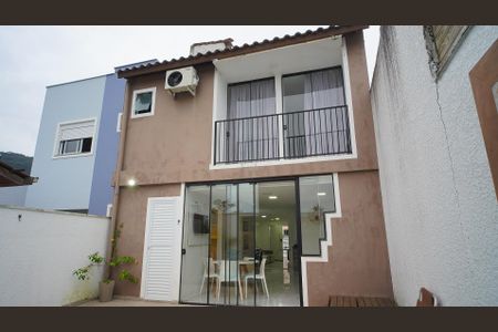 Casa para alugar com 180m², 3 quartos e 2 vagas Casa para alugar com 180m², 3 quartos e 2 vagasPiscina