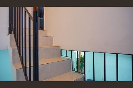 Casa para alugar com 180m², 3 quartos e 2 vagas Casa para alugar com 180m², 3 quartos e 2 vagasEscadas