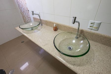 Apartamento à venda com 160m², 3 quartos e 3 vagas Apartamento à venda com 160m², 3 quartos e 3 vagasBanheiro da Suíte