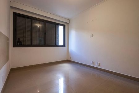 Apartamento à venda com 160m², 3 quartos e 3 vagas Apartamento à venda com 160m², 3 quartos e 3 vagasQuarto 1