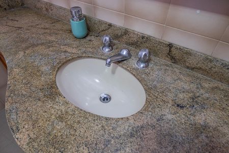 Apartamento à venda com 160m², 3 quartos e 3 vagas Apartamento à venda com 160m², 3 quartos e 3 vagasBanheiro Social