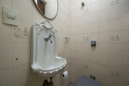 Casa à venda com 188m², 4 quartos e 2 vagas Casa à venda com 188m², 4 quartos e 2 vagasLavabo