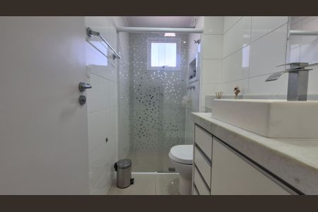 Apartamento à venda com 72m², 2 quartos e 2 vagas Apartamento à venda com 72m², 2 quartos e 2 vagasBanheiro da suíte