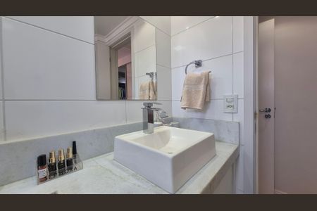 Apartamento à venda com 72m², 2 quartos e 2 vagas Apartamento à venda com 72m², 2 quartos e 2 vagasBanheiro da suíte