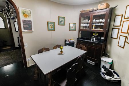 Casa à venda com 700m², 3 quartos e 6 vagas Casa à venda com 700m², 3 quartos e 6 vagasCopa