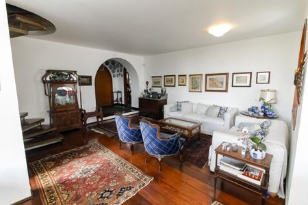 Casa à venda com 700m², 3 quartos e 6 vagas Casa à venda com 700m², 3 quartos e 6 vagasSala 1