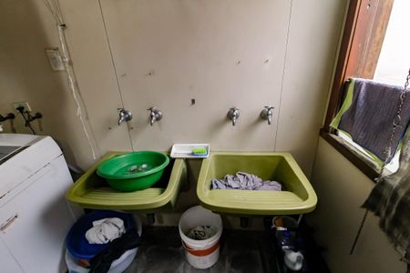 Casa à venda com 700m², 3 quartos e 6 vagas Casa à venda com 700m², 3 quartos e 6 vagasÁrea de Serviço