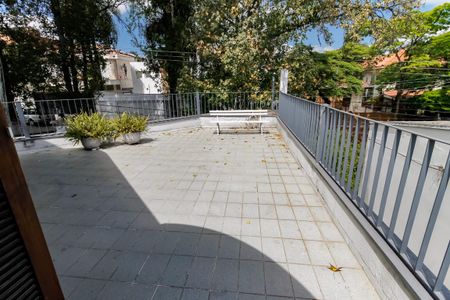 Casa à venda com 700m², 3 quartos e 6 vagas Casa à venda com 700m², 3 quartos e 6 vagasVaranda da Suíte 3