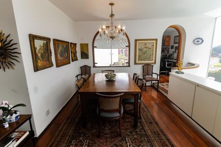 Casa à venda com 700m², 3 quartos e 6 vagas Casa à venda com 700m², 3 quartos e 6 vagasSala 2