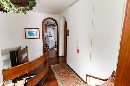 Casa à venda com 700m², 3 quartos e 6 vagas Casa à venda com 700m², 3 quartos e 6 vagasCorredor