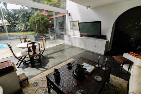 Casa à venda com 700m², 3 quartos e 6 vagas Casa à venda com 700m², 3 quartos e 6 vagasSala 3