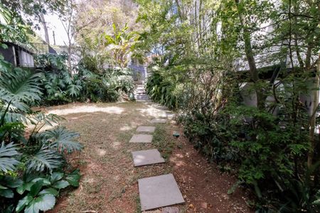 Casa à venda com 700m², 3 quartos e 6 vagas Casa à venda com 700m², 3 quartos e 6 vagasJardim