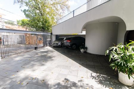 Casa à venda com 700m², 3 quartos e 6 vagas Casa à venda com 700m², 3 quartos e 6 vagasGaragem