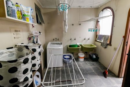 Casa à venda com 700m², 3 quartos e 6 vagas Casa à venda com 700m², 3 quartos e 6 vagasÁrea de Serviço