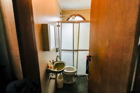 Casa à venda com 700m², 3 quartos e 6 vagas Casa à venda com 700m², 3 quartos e 6 vagasBanheiro de Serviço