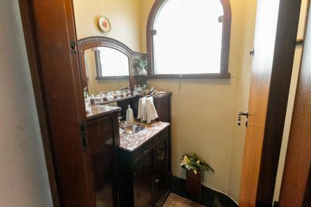 Casa à venda com 700m², 3 quartos e 6 vagas Casa à venda com 700m², 3 quartos e 6 vagasLavabo