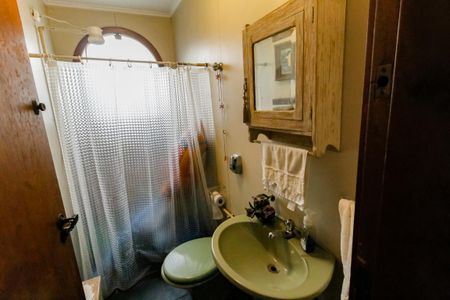 Casa à venda com 700m², 3 quartos e 6 vagas Casa à venda com 700m², 3 quartos e 6 vagasBanheiro