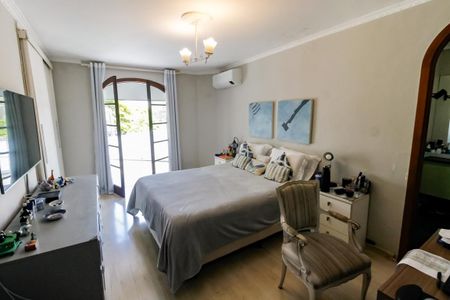 Casa à venda com 700m², 3 quartos e 6 vagas Casa à venda com 700m², 3 quartos e 6 vagasSuíte 3