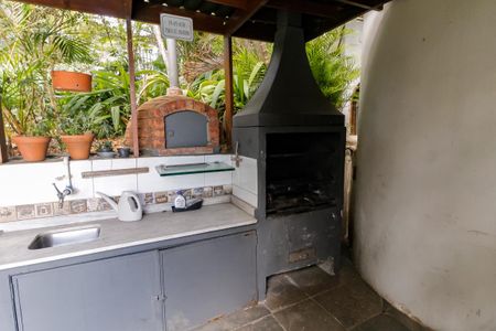 Casa à venda com 700m², 3 quartos e 6 vagas Casa à venda com 700m², 3 quartos e 6 vagasChurrasqueira