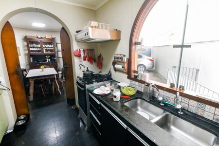 Casa à venda com 700m², 3 quartos e 6 vagas Casa à venda com 700m², 3 quartos e 6 vagasCozinha