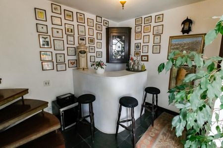 Casa à venda com 700m², 3 quartos e 6 vagas Casa à venda com 700m², 3 quartos e 6 vagasHall