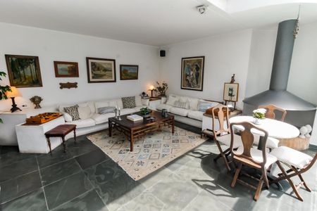 Casa à venda com 700m², 3 quartos e 6 vagas Casa à venda com 700m², 3 quartos e 6 vagasSala 3