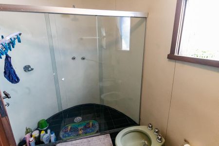 Casa à venda com 700m², 3 quartos e 6 vagas Casa à venda com 700m², 3 quartos e 6 vagasBanheiro da Suíte 1