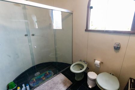 Casa à venda com 700m², 3 quartos e 6 vagas Casa à venda com 700m², 3 quartos e 6 vagasBanheiro da Suíte 1