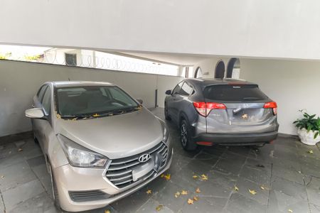 Casa à venda com 700m², 3 quartos e 6 vagas Casa à venda com 700m², 3 quartos e 6 vagasGaragem