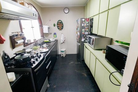 Casa à venda com 700m², 3 quartos e 6 vagas Casa à venda com 700m², 3 quartos e 6 vagasCozinha