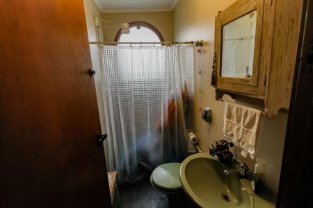 Casa à venda com 700m², 3 quartos e 6 vagas Casa à venda com 700m², 3 quartos e 6 vagasBanheiro