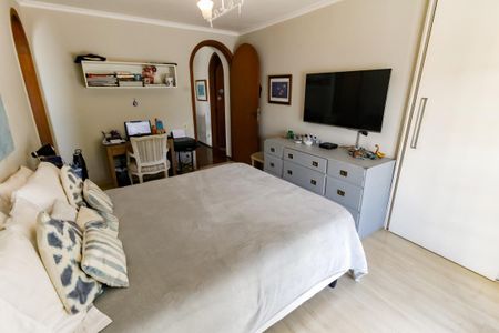 Casa à venda com 700m², 3 quartos e 6 vagas Casa à venda com 700m², 3 quartos e 6 vagasSuíte 3