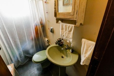 Casa à venda com 700m², 3 quartos e 6 vagas Casa à venda com 700m², 3 quartos e 6 vagasBanheiro