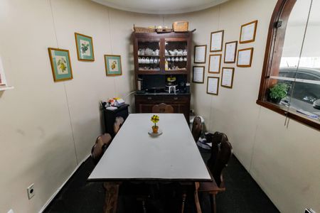 Casa à venda com 700m², 3 quartos e 6 vagas Casa à venda com 700m², 3 quartos e 6 vagasCopa