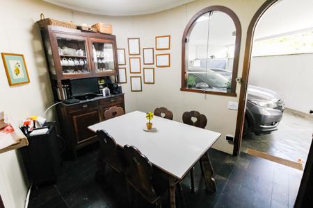 Casa à venda com 700m², 3 quartos e 6 vagas Casa à venda com 700m², 3 quartos e 6 vagasCopa