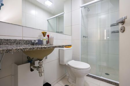 Banheiro de apartamento à venda com 2 quartos, 55m² em Jardim Caboré, São Paulo