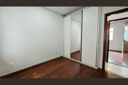 Casa à venda com 105m², 3 quartos e 4 vagas Casa à venda com 105m², 3 quartos e 4 vagasQuarto 3